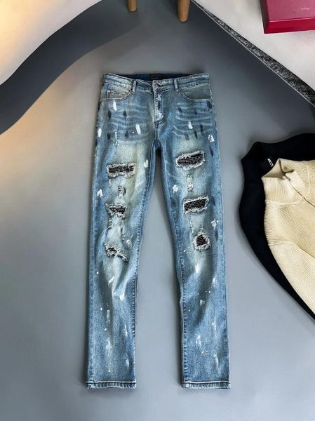 Jeans para hombres Am Streetwear Moda Ripped Diamond Studded Slim-Fit Alta Calidad Algodón Elástico Splash-Ink Diseño Pantalón de mezclilla