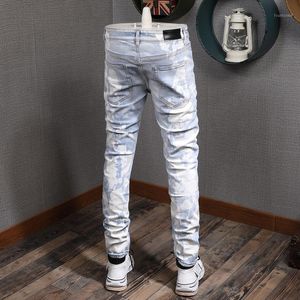 Jeans pour hommes Style de rue américain mode hommes rétro bleu clair Slim Fit déchiré perles Patch Designer Hip Hop Denim Punk pantalon