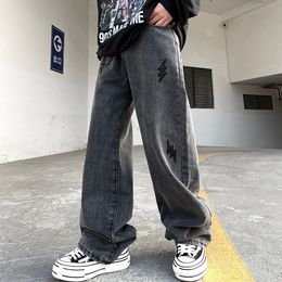 Heren jeans American Vibe Wind Lightning Pattern Leather Trend Hiphop Retro Blacks Fashion Street Ins Verkoop Y2K 230320