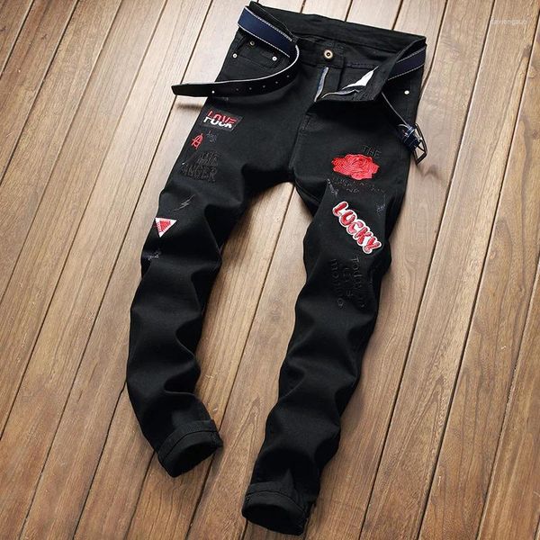 Jeans para hombres Denim bordado negro para hombres Rose Marca de moda Slim Pie pequeño Casual Stretch Party Nightclub Diseño Pantalones