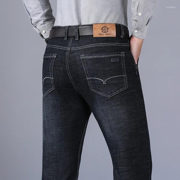 Jeans para hombres Casual Marca Moda Hombres Denim Straight Regular Fit Pantalones de negocios Llegadas de alta calidad Pantalones frescos diarios