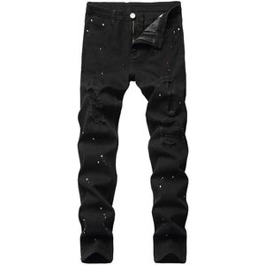 Jeans masculin en jean en jean design de trous à la mode pantalon décontracté en dentelle avec élasticité régulière adaptée aux hommes hip-hop noirs, nouvelle saison plus taille j240429