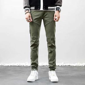 Jeans masculin jeans denim jeans pour hommes pantalons de pantalon armée moto vert conception hétéro plus taille pantalon khaki occasionnel q240427
