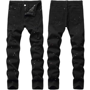 Jeans en jean masculin en jean en denim avec des trous élastiques adaptés au pantalon de dentelle de design noir masculin nouveau quatre saisons plus sizel2405
