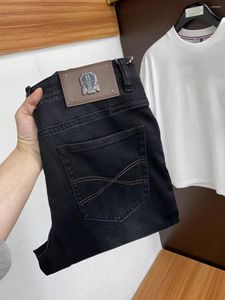 Jeans para hombres mezcladores de mezclilla 2024 bordado de moda elástica pantalones largos accesorios de metal personalizados dinero viejo
