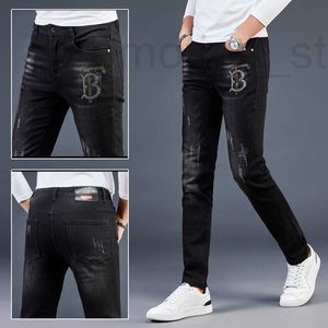 Jeans pour hommes Designer 2021 Brodé Hot Diamond Jeans Hommes Casual Slim Fit Pantalon Mode coréenne Noir FEOM
