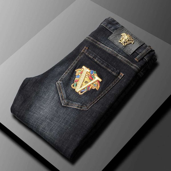 Jeans pour hommes designer 2021 nouveaux jeans pour hommes bleu foncé broderie simple pantalon en denim automne et hiver D09F