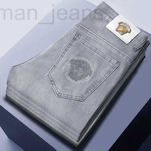 Jeans pour hommes designer 2022 jeans d'été pour hommes Leggings coréens slim fit mince Medusa brodé pantalon cendré V61N