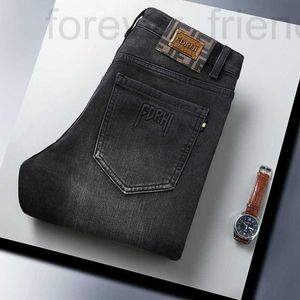 Men's Jeans Designer 2023 Automne / hiver Nouvelle marque de mode européenne pour hommes et jeunes édition coréenne Slim Small Feet Pantalon décontracté en relief élastique Hzxq