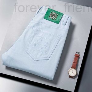 Designer de jeans masculin 2023 Nouveau pantalon blanc élastique coréen haut de gamme slim slim slim small pieds de coton occasionnel Jam5