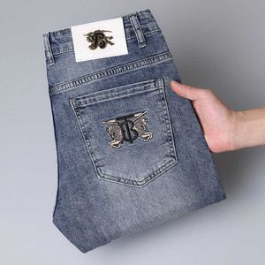 Designer de jeans masculin 2023 Marque de mode printemps Blue Slim Fit Casual Elastic Small Small Land Pants 7DUP