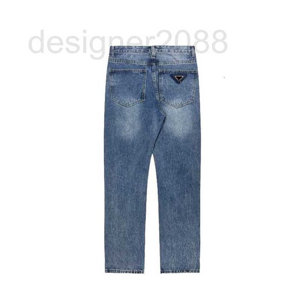 Jeans pour hommes Designer 2023 printemps marque de loisirs pour hommes pantalons en denim de luxe haute température sans eau poche bout à bout conception de broderie triangle inversé bleu C851