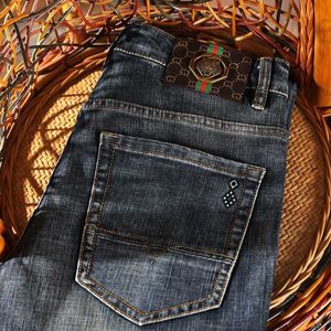 Designer de jeans masculin 2023 Spring / été nouveau short en jean, American haut de gamme marque à la mode polyvalente pantalon de jambe droite élastique P368 CU0B