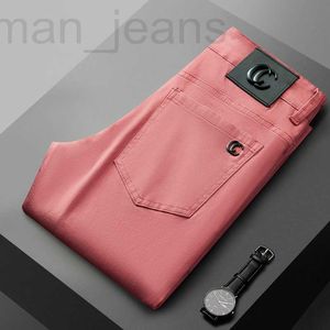 Diseñador de jeans para hombres 2023 Primavera / Verano Nuevo para Impreso Elástico rojo Slim Fit Marca de moda europea Pantalones casuales para jóvenes Hombres PGO9