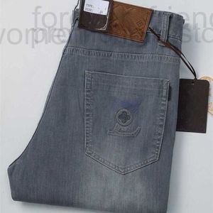 Designer de jeans masculin 2023 Été Nouveau fumé gris raignement fit de mode Handsome Pantalon résistant aux rides non iron