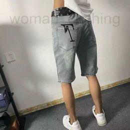 Designer de jeans masculin 2024 Summer New Denim Shorts, populaire sur l'Internet pour hommes même slim ajustement décontracté Student polyvalent la jambe droite Capris Turn