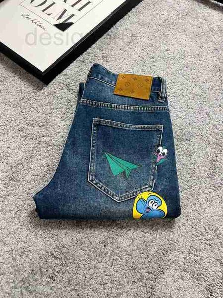 Diseñador de jeans para hombres 23 Otoño e invierno Nueva serie de impresión de aviones de papel Lavado a mano para trabajo pesado Jeans ajustados elásticos altos Pantalones para hombre VK1D