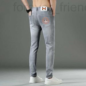Heren jeans ontwerper Am Family Light Luxe Luxe Hong Kong Fashion Brand High-End heren jeans Jeugd Leisure Slim Fit Color Printing Elastic Cotton Spring en Summer New O4OF