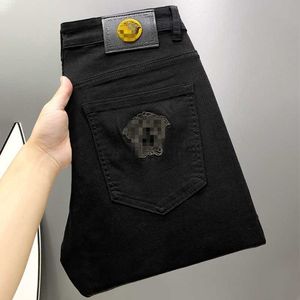 Designer en jeans masculin automne et jean d'hiver Bullette de coton pour hommes Small Foot Slim Fit Pure Black haut de gamme Medu
