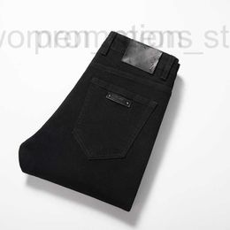 Designer de jeans masculin automne et hiver un jean ajusté slim pour hommes, pantalon de jambe droite noir élastique, épaissis U92R N91i