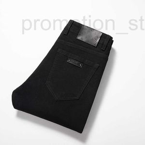 Designer de jeans masculin automne et hiver un jean ajusté slim pour hommes, pantalon de jambe droite noir élastique haut de gamme, U92R épaissis