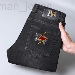 Designer de jeans pour hommes Automne et Hiver Nouveau Bleu foncé Noir Marque de mode européenne TB Accueil Broderie Leggings populaires 1LW9