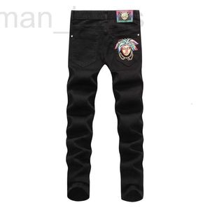 Designer de jeans pour hommes Automne et Hiver Pur Noir Casual Denim Tissu Tête Minimaliste Élastique Slim Fit Petits Pieds Pantalon A7328 P3R2