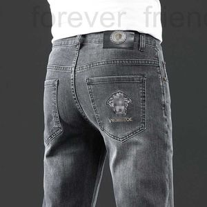 Heren jeans ontwerper herfstmodemerk Koreaanse kleine leggings slank fit dik European borduurwerk Medusa jeugdbroek 3NC7