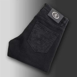 Diseñador de jeans para hombres Autumn/Winter's Slim Fit Small Feet Feet Whandy Women's Borded Micro Elastic Gross Jeans gruesos