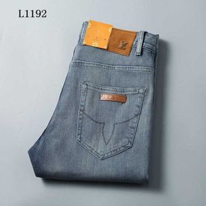 Heren jeans ontwerper Black Jeans for Men New Pra omgekeerde driehoek Elastische slanke kleine rechte buis heren jeans Aziatische maten 29-42 2323
