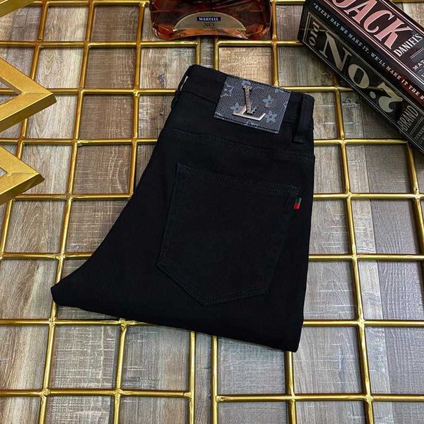 Jeans para hombres Diseñador Black Stone Grinder Lavado Agujero de lágrima Europeo Otoño / Verano 2023 Nueva marca de moda Elástica Slim Fit Pequeña manga recta HSVE
