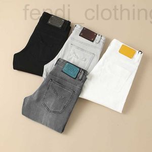 Brand de créateur de jeans masculin 2024 printemps / été Nouvelle taille moyenne légèrement élastique petit pantalon de jambe droite de haute qualité blanc noir noir clair gris pour hommes tz12