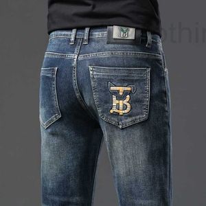 Jeans pour hommes Designer Marque Automne et hiver Épais Élastique Slim Fit Petit droit Mode européenne Haut de gamme Jeunes Pantalons polyvalents 8A2D