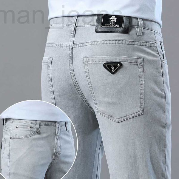Jean pour homme en denim mince d'été de la marque de créateurs de jeans, coupe slim gris clair pour homme, petit tube droit, taille mi-haute élastique, luxe et grand coup décontracté 6LKF