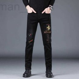 Diseñador de jeans para hombres Chinoiserie 2022 Nueva marca de moda Bordado Flor Año del emblema del caballo Industria pesada personalizada Pies pequeños 02PC