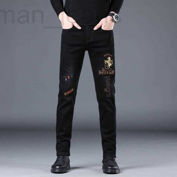 Diseñador de jeans para hombres Chinoiserie 2022 Nueva marca de moda Bordado Flor Año del emblema del caballo Industria pesada personalizada Pies pequeños 02PC