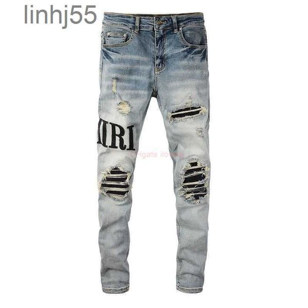 Jeans para hombres Ropa de diseñador Amires Pantalones de mezclilla 866 Marca de moda Amies Parche de color claro con tela rasgada desgastada Ajuste delgado SCWE1