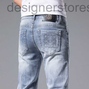 Jeans pour hommes Designer Designer 2023 nouveaux jeans pantalons slim pour hommes avec petits trous pour les pieds brodés en relief mince été MRM8 IGJF