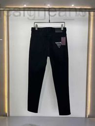 Jeans para hombres Diseñador Diseñador 2023 Primavera Verano Stretch Denim Slim Jean Man Pantalones clásicos Negro Casual Pantalones para hombre Milan Traingle MOL3 A352