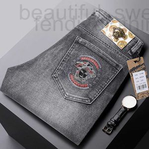 Jeans pour hommes Designer Marque Européenne Automne et Hiver Nouveau Slim Fit Élastique Coton Mode Broderie Moyen Taille Haute Minceur Ykk Zipper Denim Pantalon 11L4