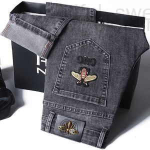 Jeans pour hommes Designer Designer Marque Printemps et Été Slim Élastique Mode Brodé Gris Pantalon E5CC P2DA