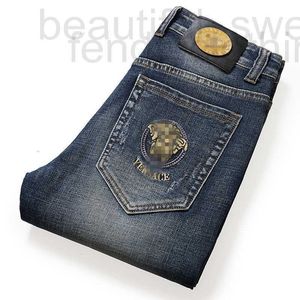 Jeans pour hommes Designer Marque Printemps et Automne Saisons Mode Petit Coupe Droite Élastique Casual Pantalon Brodé Bleu 2L32 PBT5