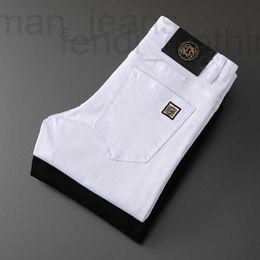 Jeans pour hommes Designer Designer Slim Fit Jeans blancs pour hommes Tiktok Kwai élastique et à la mode jeunesse casual pantalon de luxe Q885 IDHH
