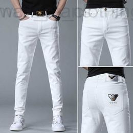 Diseñador de jeans para hombres Diseñador Primavera y verano pantalones de mezclilla blancos Bordado casual para hombres Taladro en caliente Cintura media elástica Slim Skinny Men