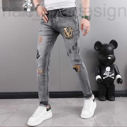 Jeans pour hommes Designer brodé 2023 Printemps / Été Nouveau haut de gamme Soft Elastic Slim Fit Junior Pantalon E977 XXV4