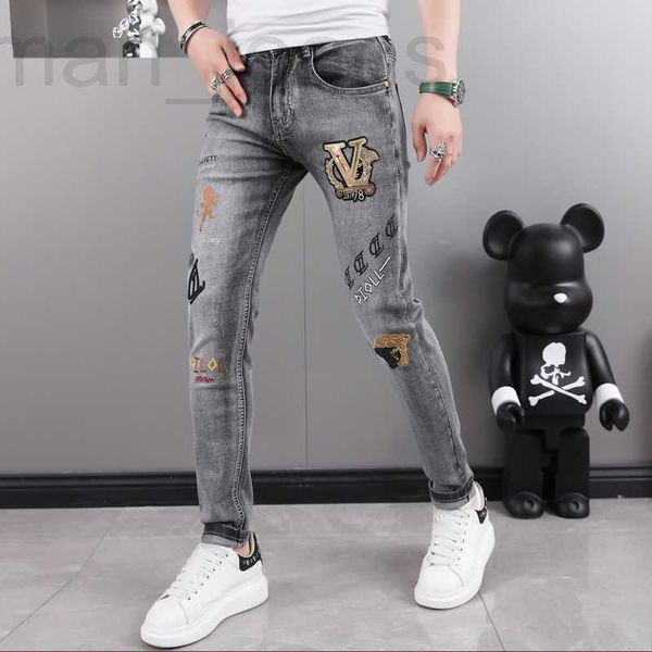 Designer de jeans pour hommes brodé 2023 printemps / été nouveau haut de gamme doux élastique Slim Fit Junior pantalon E977