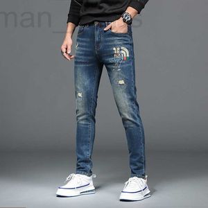 Jeans homme créateur Jeans brodés, marque tendance homme, bleu délavé, usé, coupe slim, perforé, petits pieds, pantalon long automne et hiver S2CO