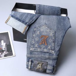 Jeans para hombres Diseñador Europeo Otoño e invierno Nuevo producto Calidad de gama alta Gran vaca Slim Fit Pies pequeños Pantalones largos Moda Juventud 1YB5