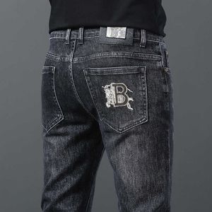 Heren Jeans designer Europese herfst en winter nieuwe jeans, heren slim fit, kleine voeten, elastische borduursels, medium hoge taille, mode, B familie dikke broek 61KC