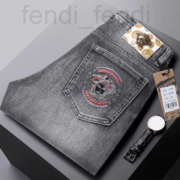 Jeans para hombres Diseñador Europeo Otoño e Invierno Nuevo Slim Fit Elástico Algodón Moda Bordado Medio Alto Cintura Adelgazamiento YKK Cremallera Denim Pantalones BMW2